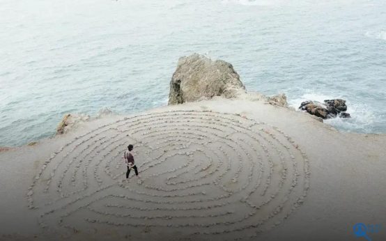 How to Become a Better Leader: Essential Steps to Success